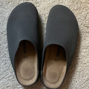 Cushionare Grey Clogs